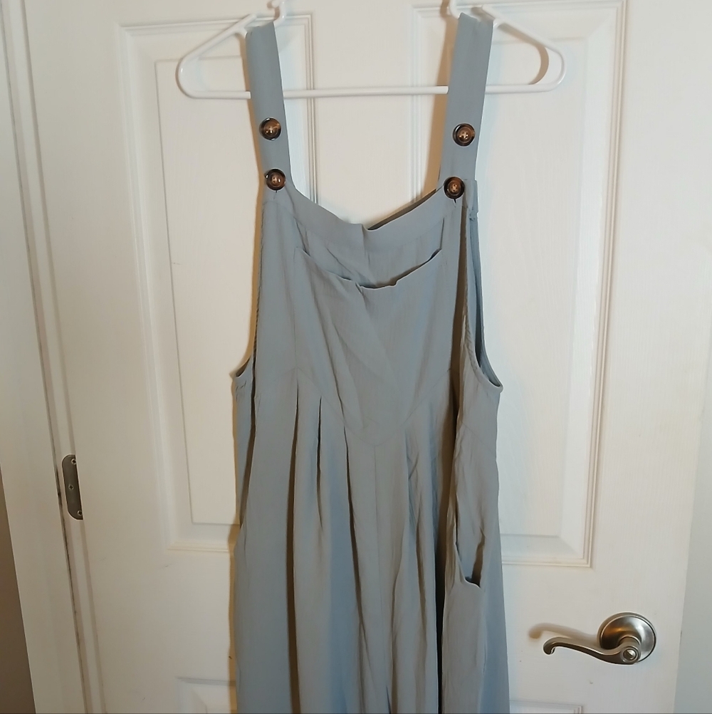 Chic Sleeveless Jumpsuit in Gray